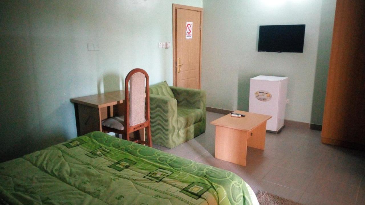 Mataan Hotel And Suites Ибадан Экстерьер фото
