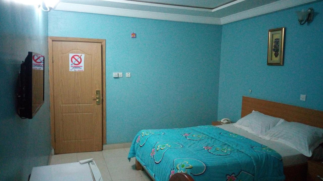 Mataan Hotel And Suites Ибадан Экстерьер фото