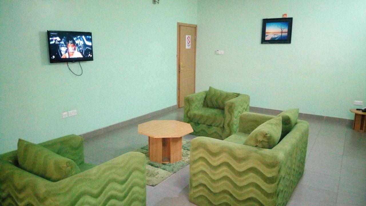 Mataan Hotel And Suites Ибадан Экстерьер фото
